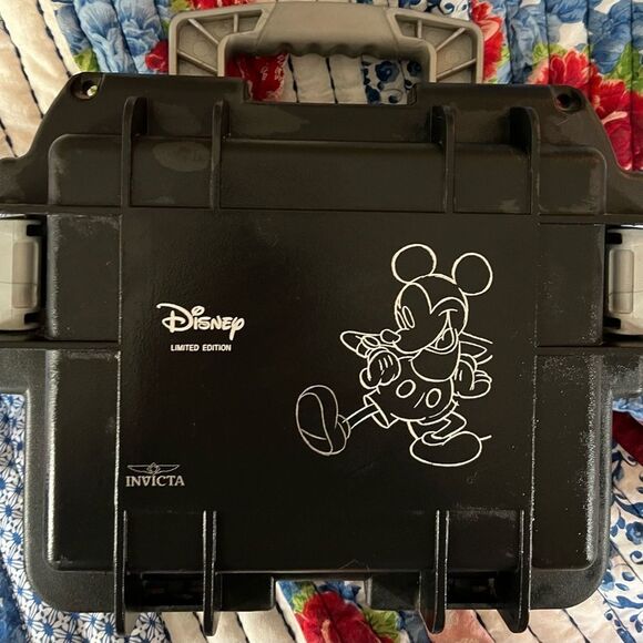 - Disney Invicta Mickey Mouse & Minnie Mouse Collector Special Edition Wat… - Picture 4 of 5